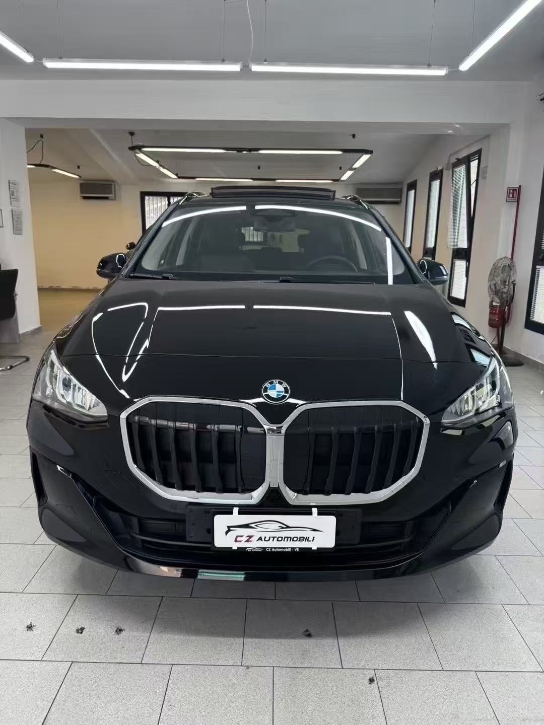 BMW 218i ACTIVE - 0
