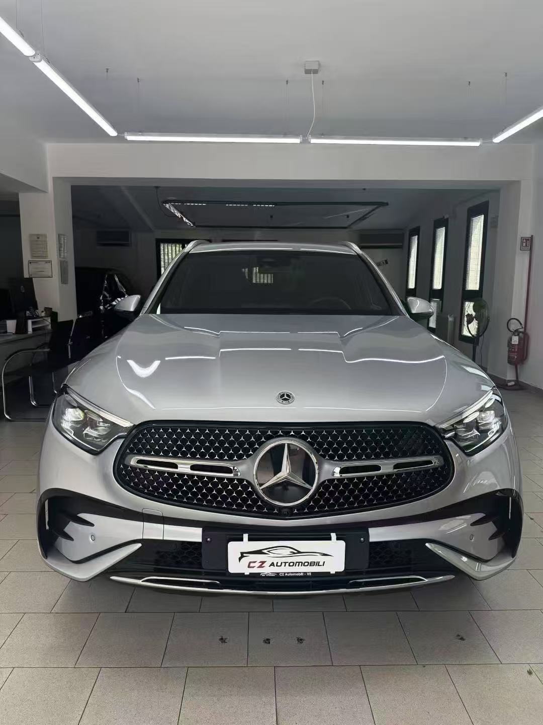 MERCEDES GLC200 4Matic AMG-LINE - 0