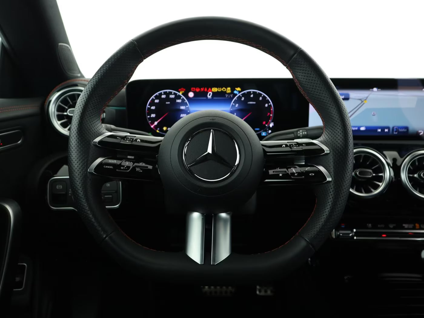 MERCEDES CLA200 AMG-LINE
